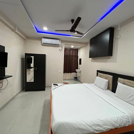 5 Star Grand Hotel Shamshabad Eksteriør billede