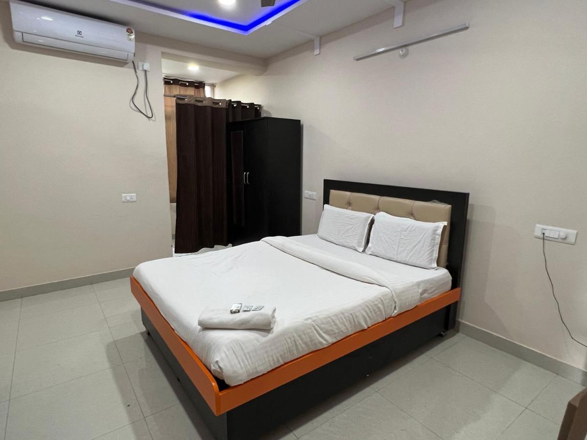 5 Star Grand Hotel Shamshabad Eksteriør billede