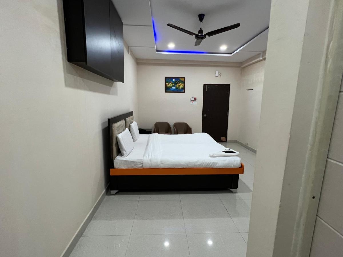 5 Star Grand Hotel Shamshabad Eksteriør billede