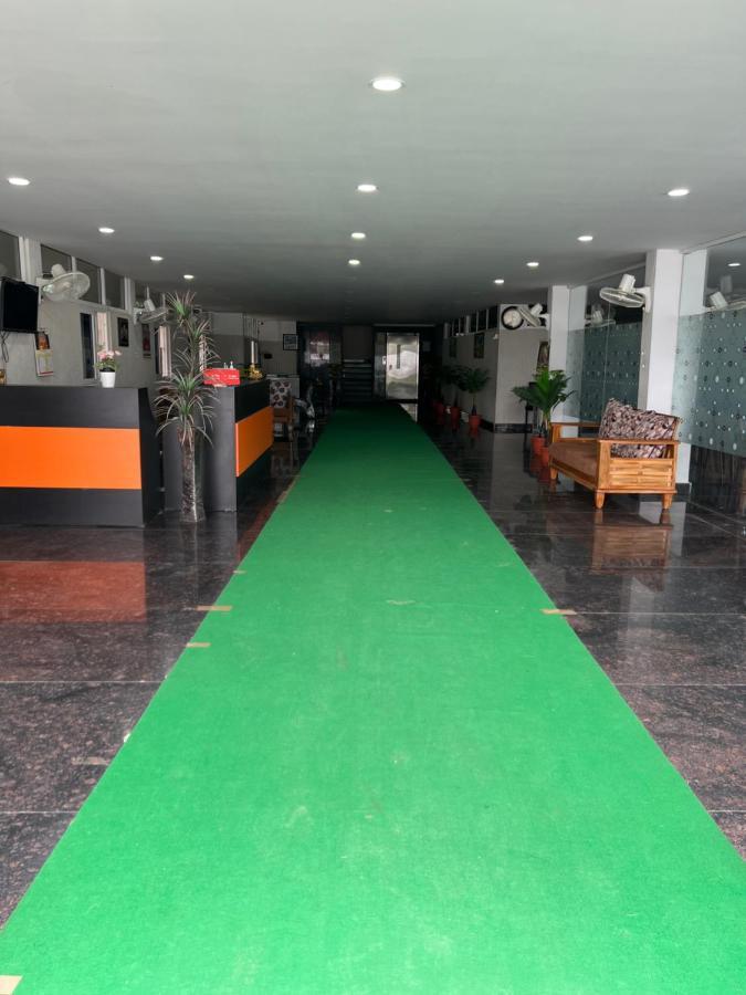 5 Star Grand Hotel Shamshabad Eksteriør billede