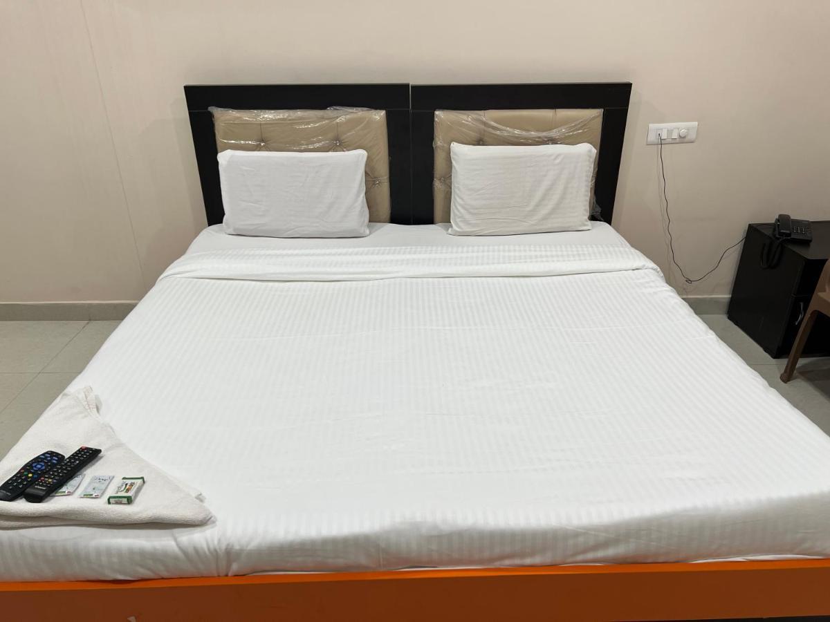 5 Star Grand Hotel Shamshabad Eksteriør billede