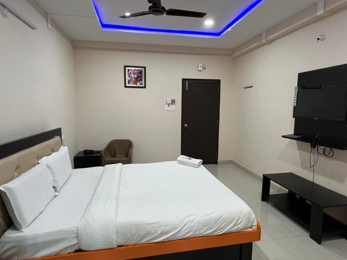 5 Star Grand Hotel Shamshabad Eksteriør billede